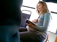 Porno slike od lateksa brineta liže kečap sa svog mališe